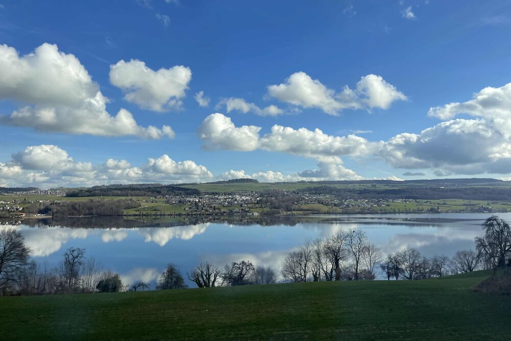 Im Februar herrschten über den ganzen Monat Frühlingstemperaturen. Blick über den Hallwilersee bei Beinwil am See AG am 13. Februar. (Fotos: Andreas Walker)